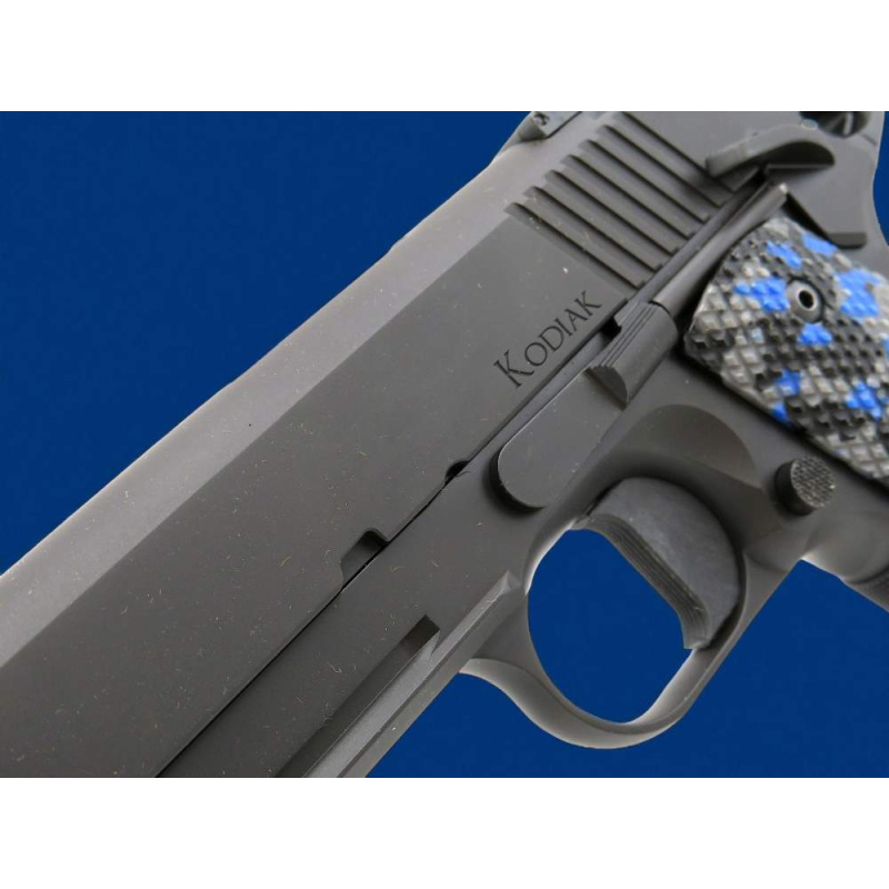 BLACKED OUT FACTORY NEW DAN WESSON KODIAK 10mm Aggressive CAMO Grips